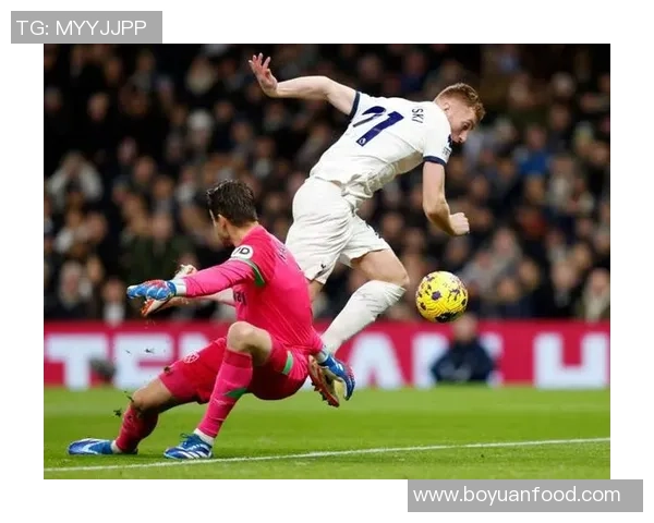 西汉姆在主场上演精彩逆转威尔逊与绍切克联手击败伯恩利